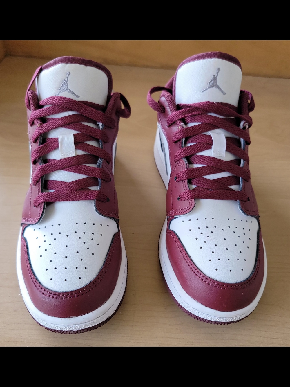 Jordan Kids' Low-Top Sneakers in Maroon and White
